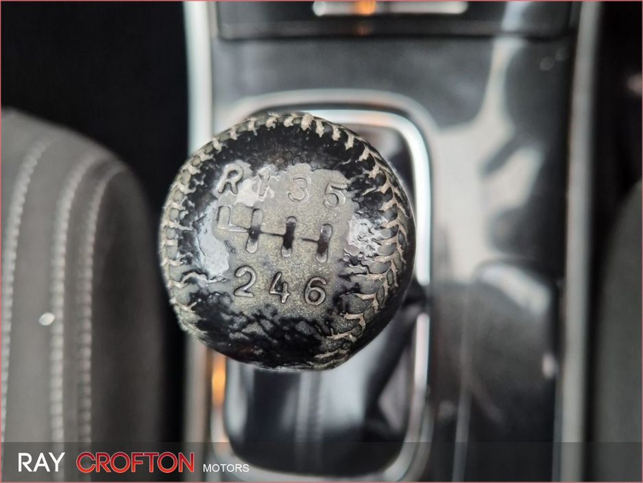 2020 Mitsubishi Outlander - image 9