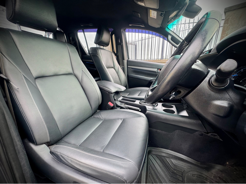 2022 Toyota Hilux INVINCIBLE X!! 2.8!!