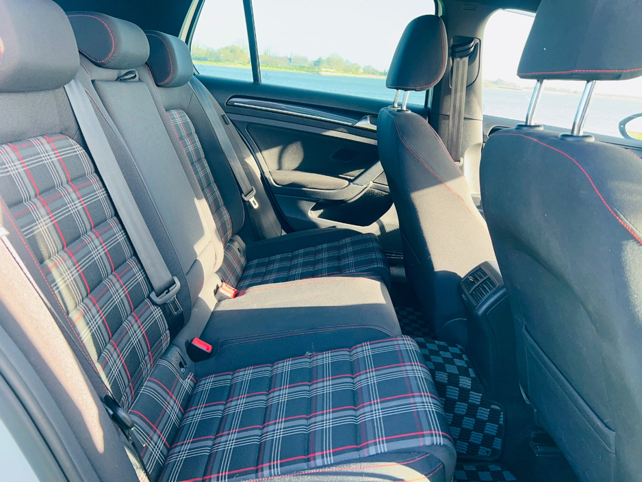 2017 Volkswagen Golf - image 12