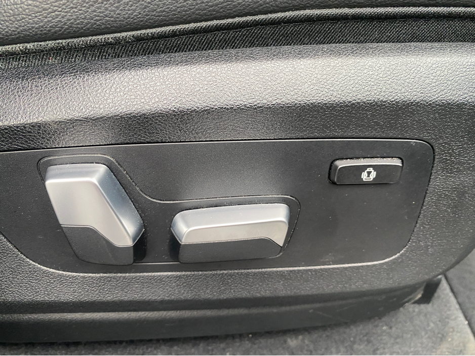 2020 BMW X5 - image 24