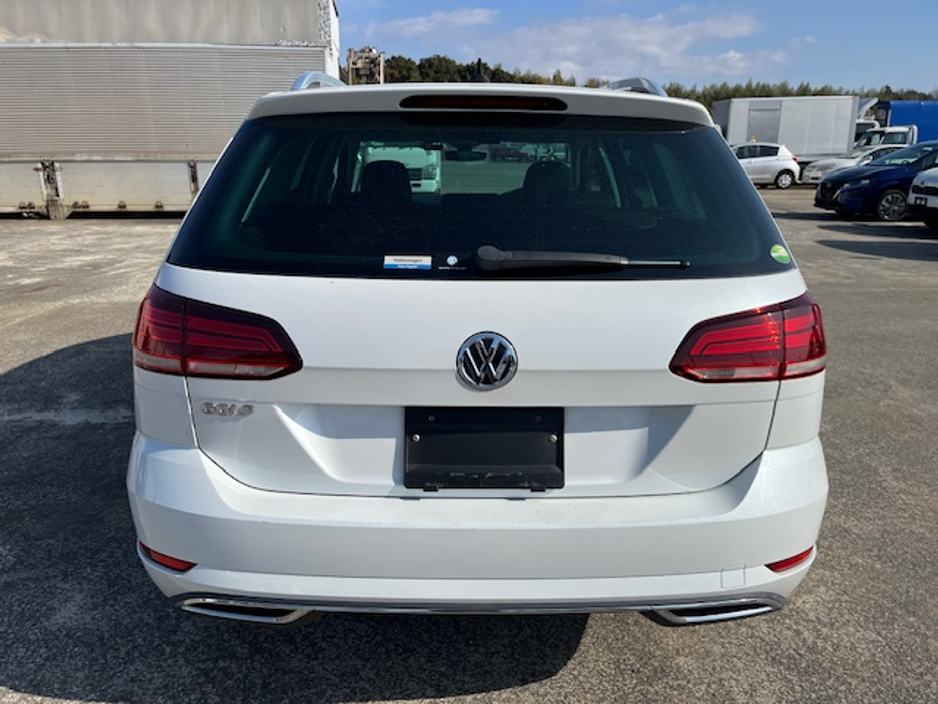 2019 Volkswagen Golf - image 10