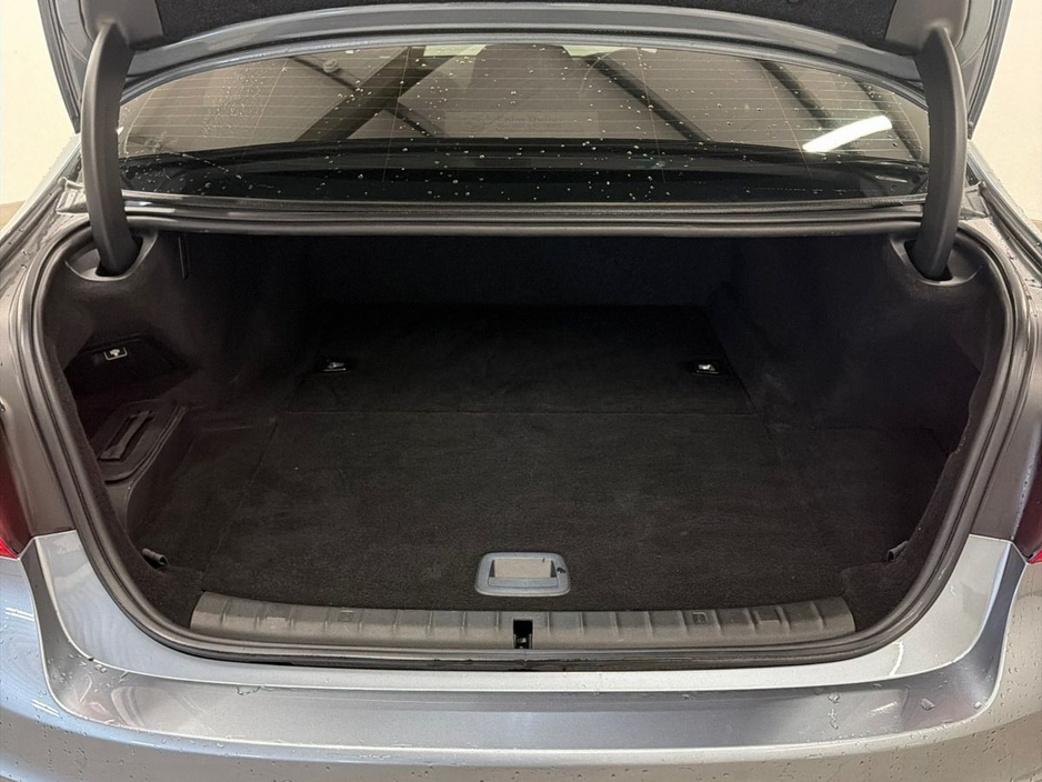 2019 BMW 5 Series - image 13