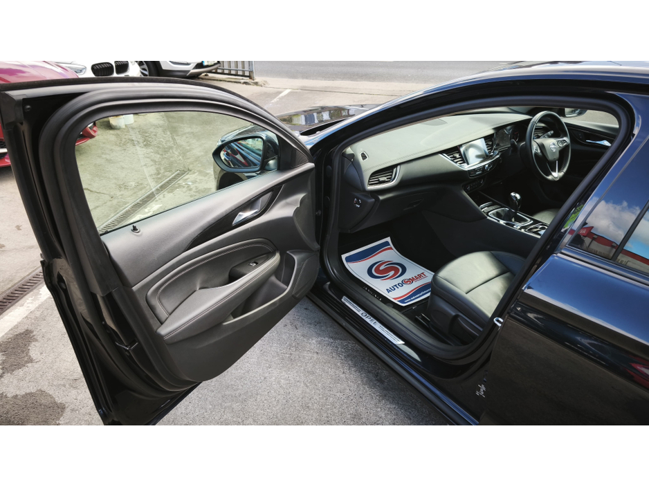 2017 Opel Insignia - image 17