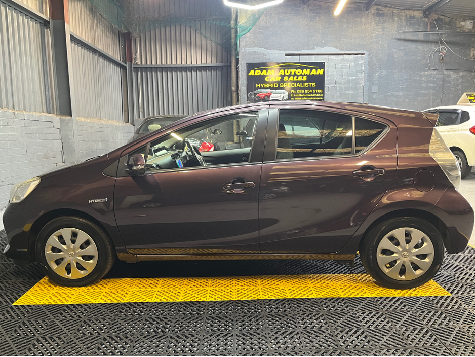 2014 Toyota Aqua - image 5