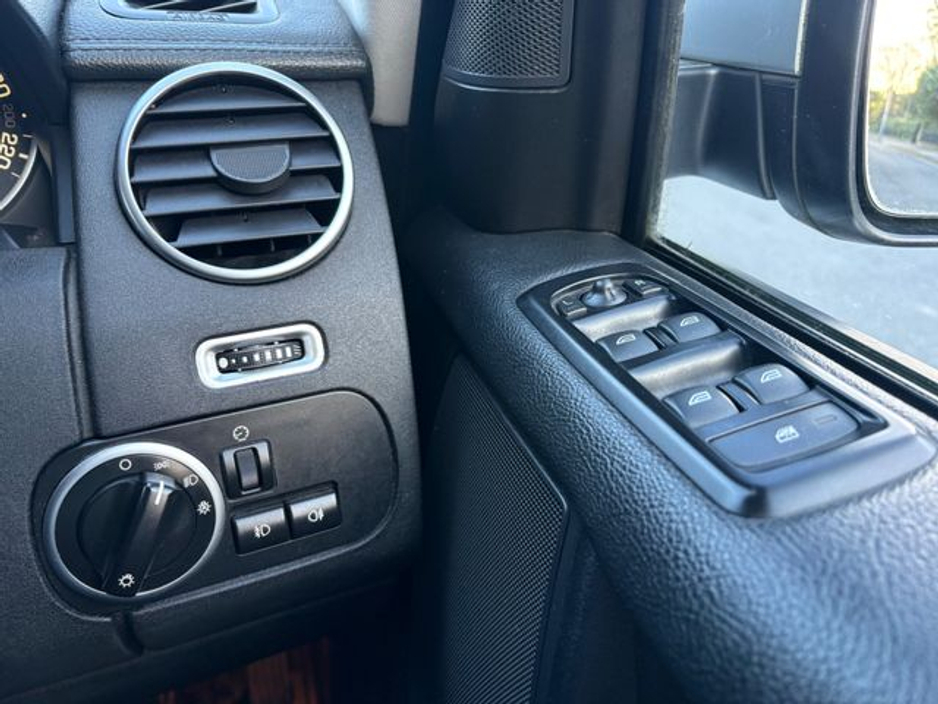 2013 Land Rover Discovery - image 22