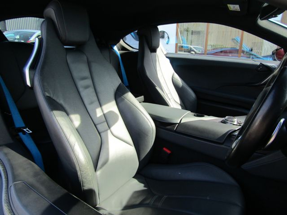 2016 BMW i8 - image 16