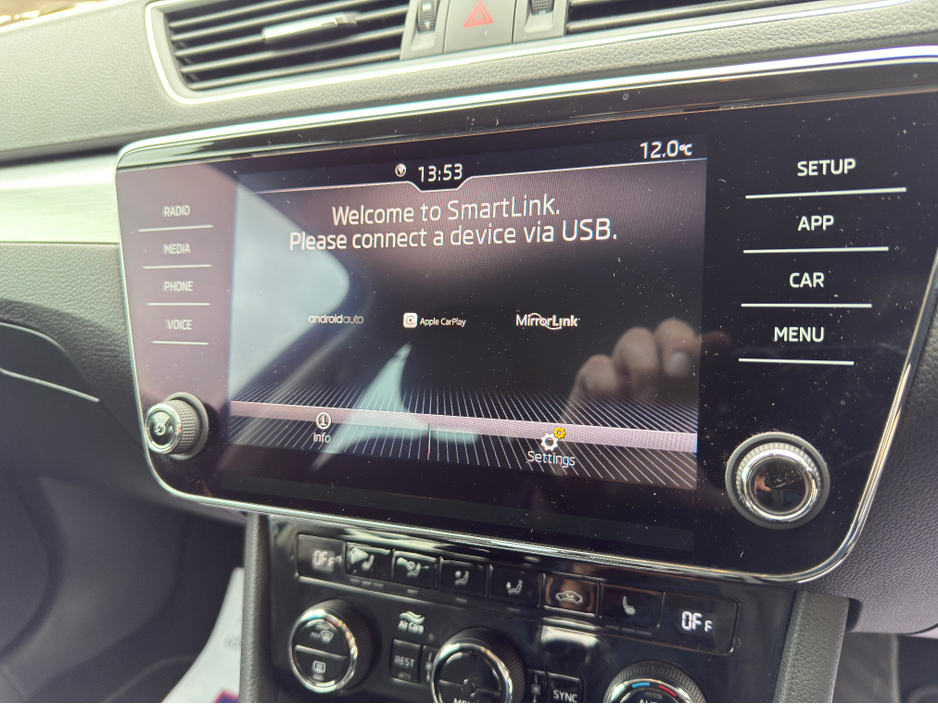 2018 Skoda Superb - image 17