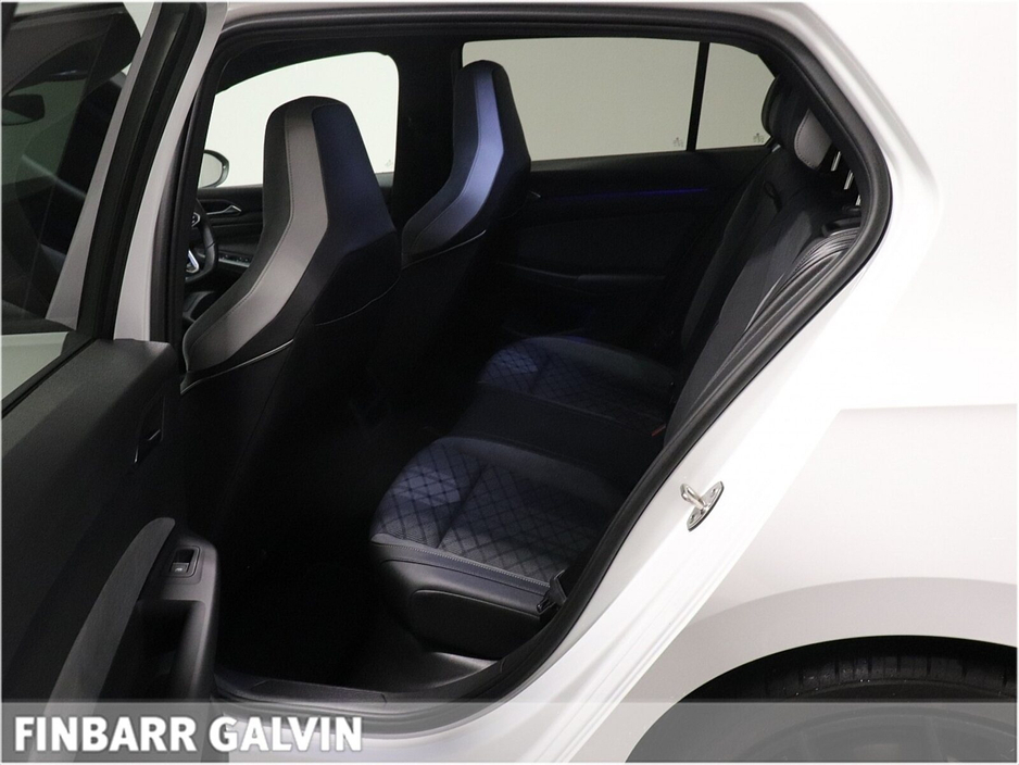 2022 Volkswagen Golf 2.0 TDI 150HP R-Line €32,950