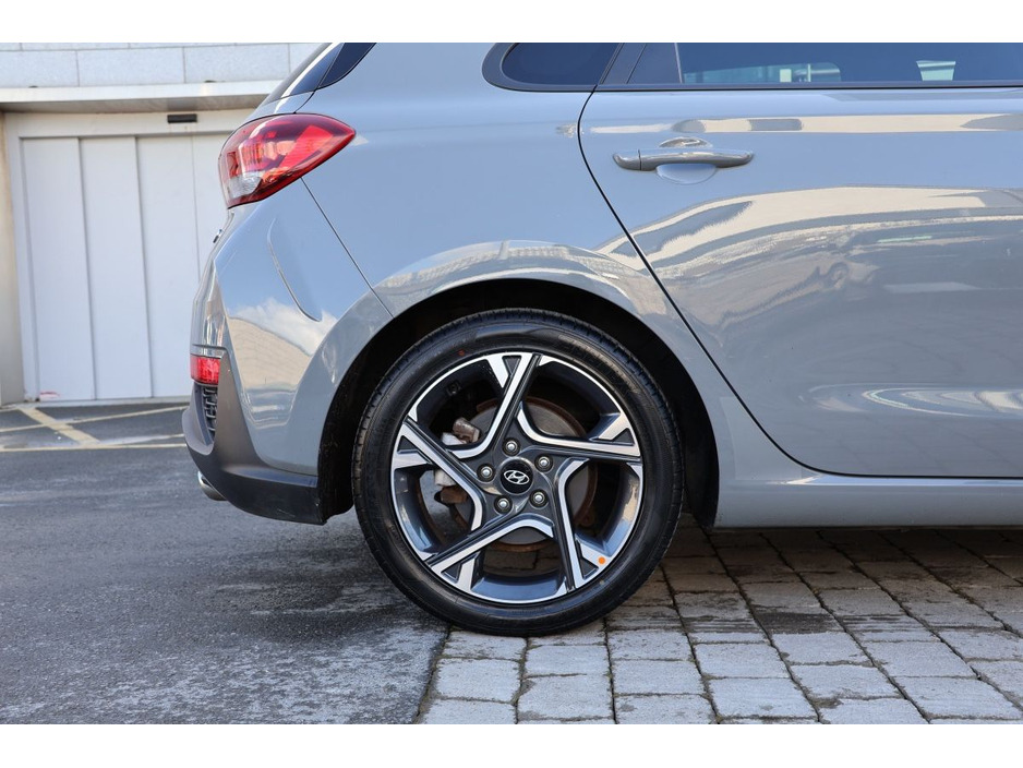 2021 Hyundai i30 - image 8