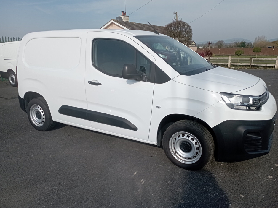 2021 Citroen Berlingo - image 6