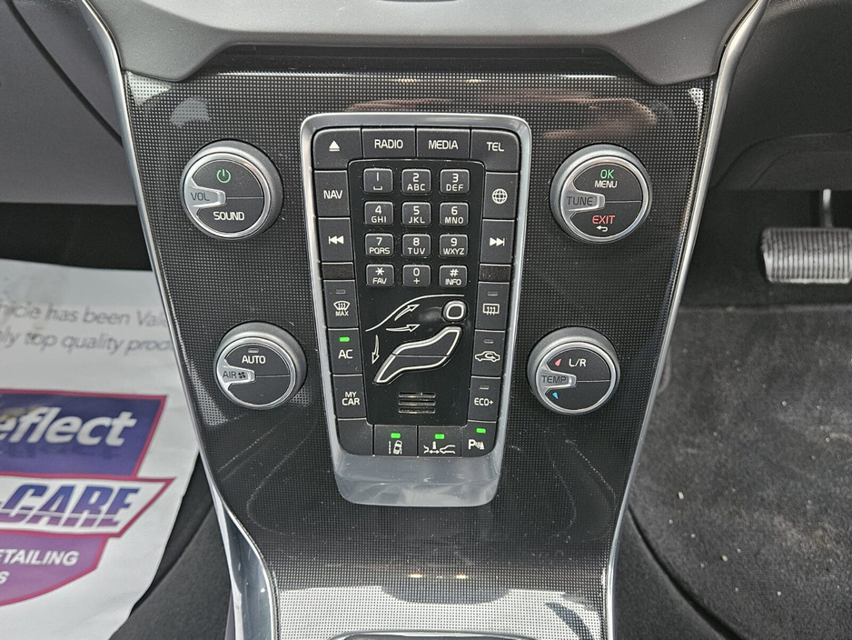 2016 Volvo V40 - image 30