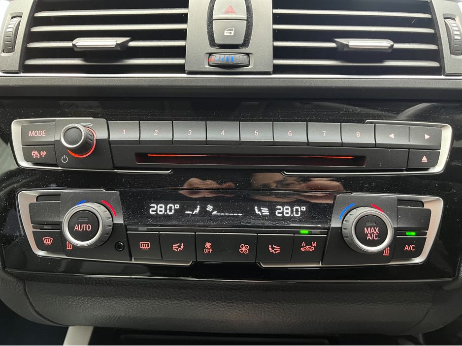 2017 BMW 1 Series - image 16