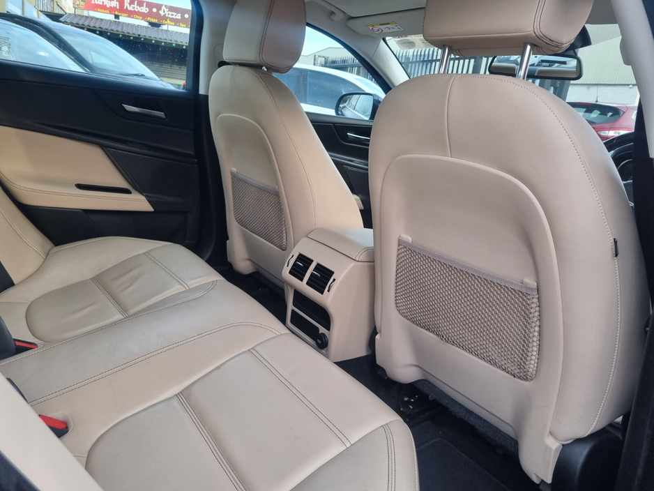 2016 Jaguar XE - image 10