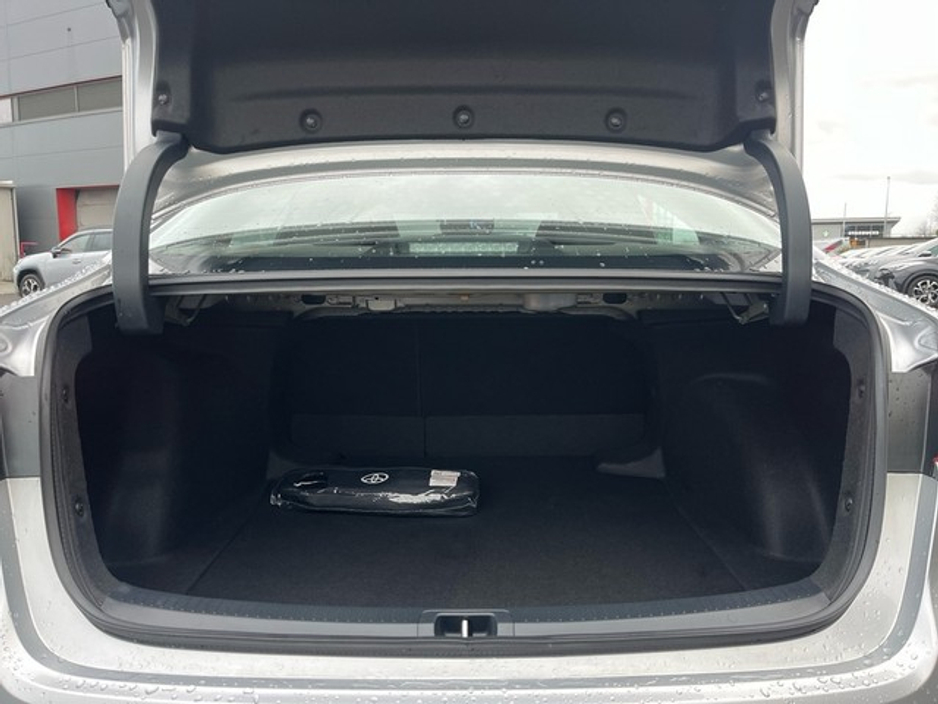 2025 Toyota Corolla COROLLA SALOON LUNA €31,950