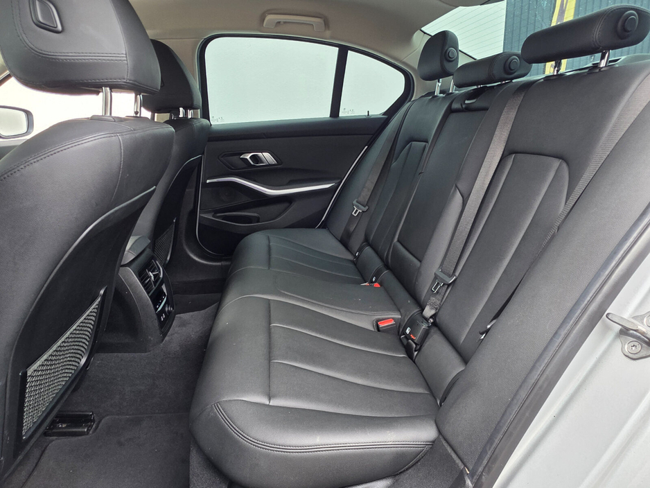 2019 BMW 3 Series - image 16