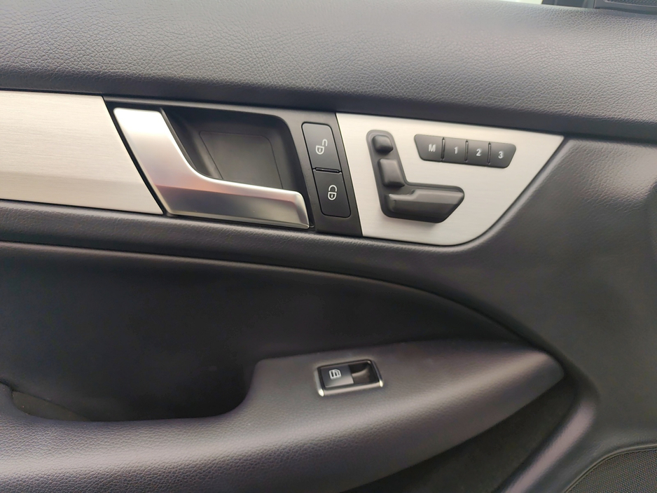 2015 Mercedes-Benz C Class - image 14