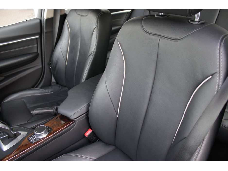 2018 BMW 3 Series - image 24