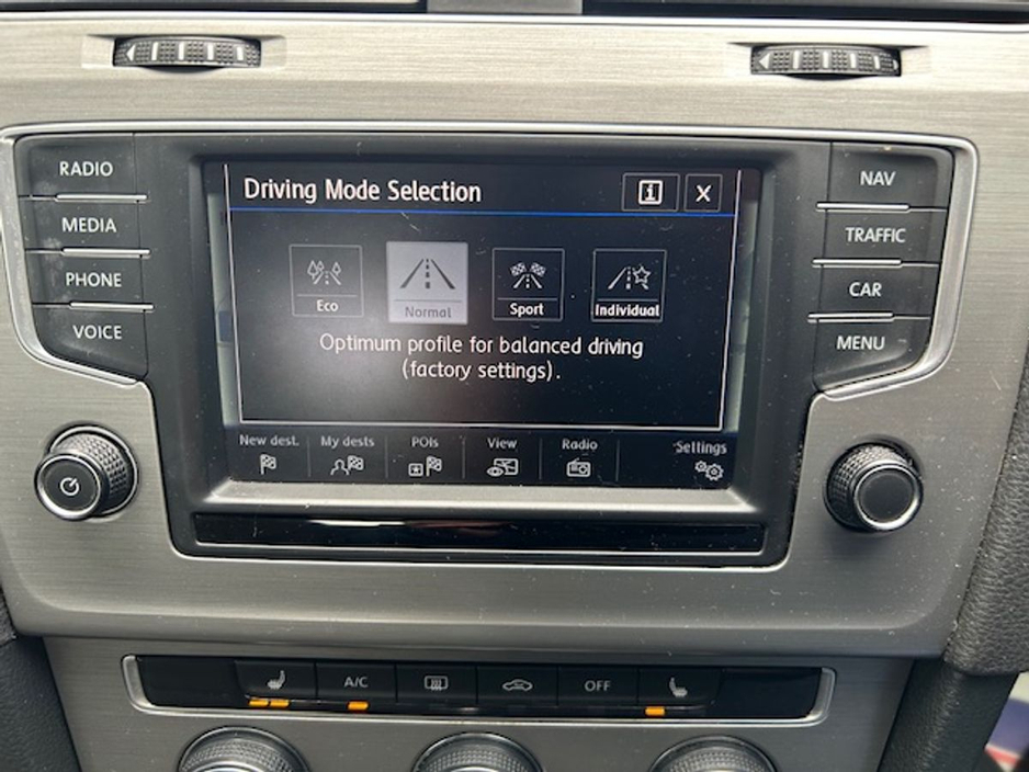 2016 Volkswagen Golf - image 16