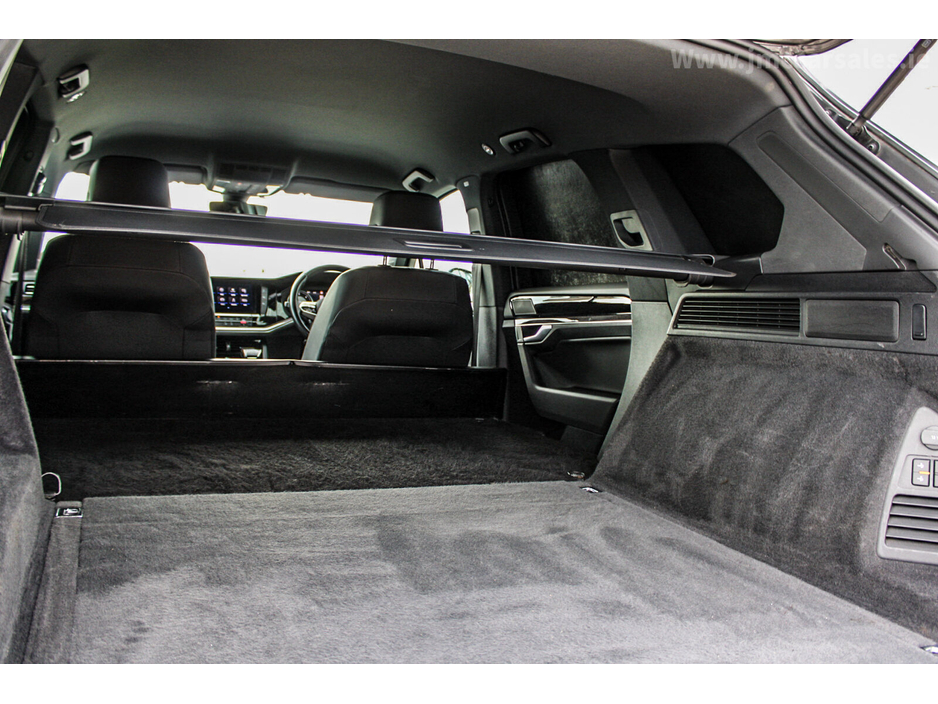 2021 Volkswagen Touareg - image 31