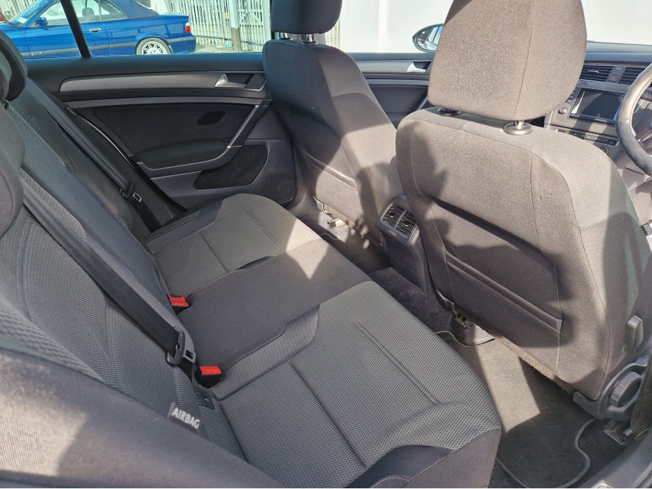 2013 Volkswagen Golf - image 16