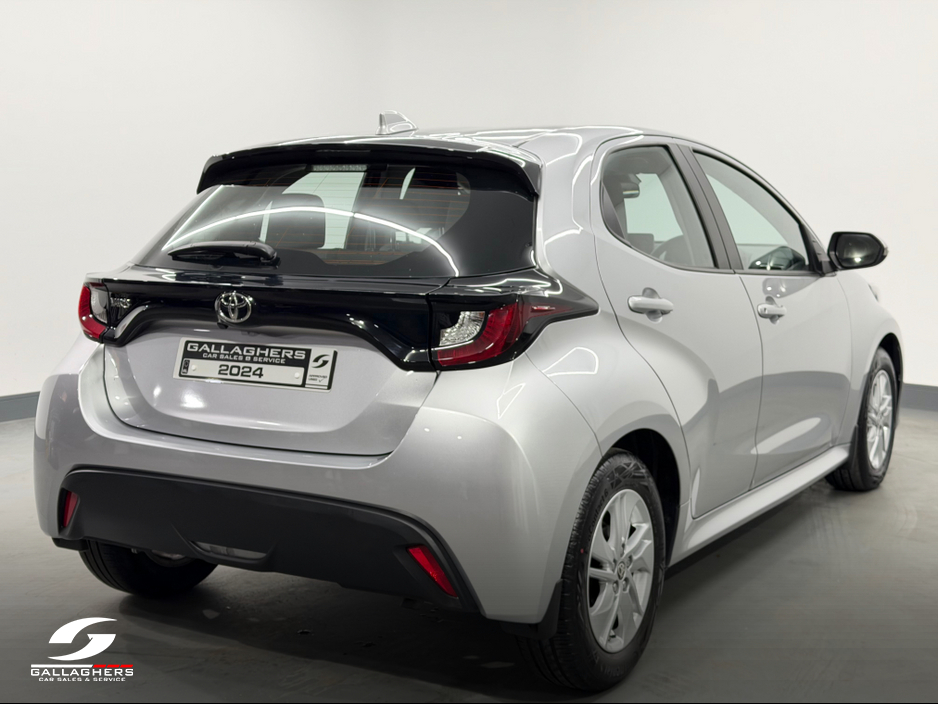 2024 Toyota Yaris - image 4