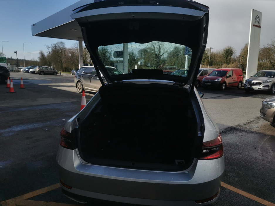 2024 Skoda Superb - image 4