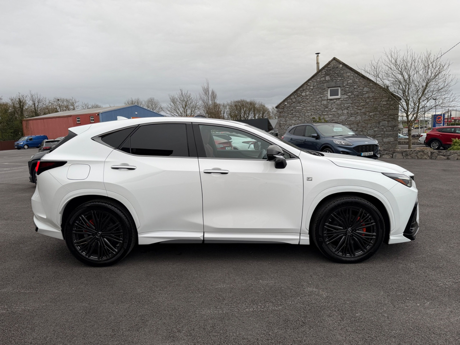 2023 Lexus NX 450 h+ - image 13