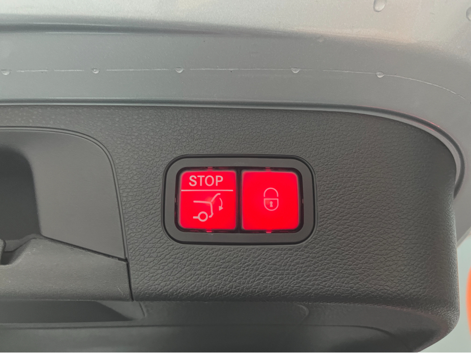 2020 Mercedes-Benz EQC - image 9