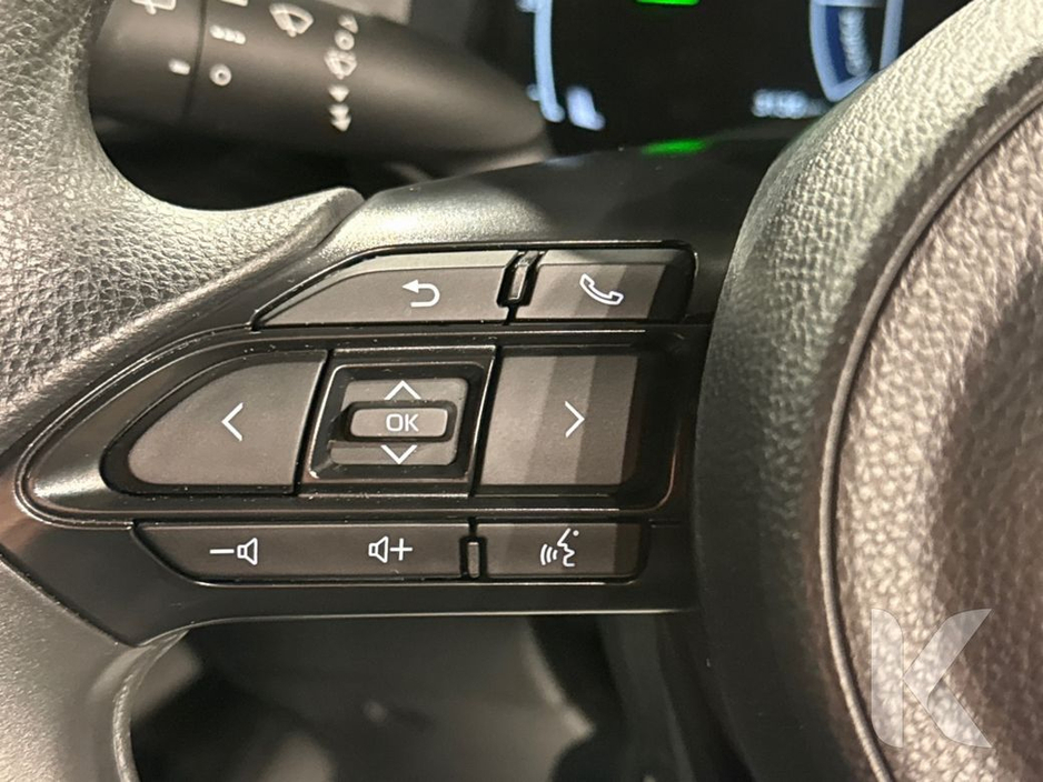 2024 Toyota Yaris - image 19