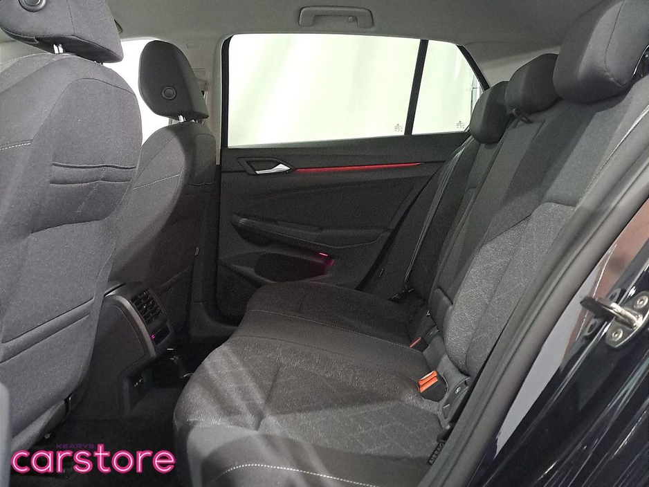 2022 Volkswagen Golf - image 10