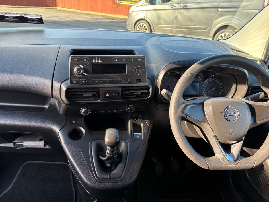 2022 Opel Combo - image 14