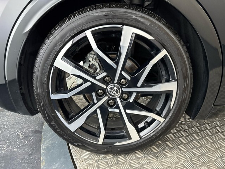 2025 Toyota Prius PLUG-IN HYBRID €37,950