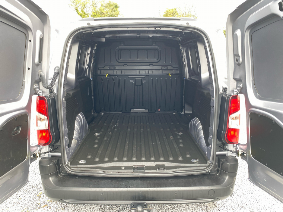 2023 Citroen Berlingo - image 16