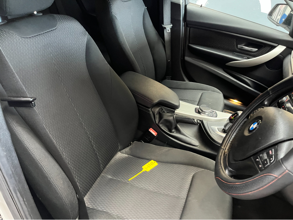 2017 BMW 3 Series - image 10