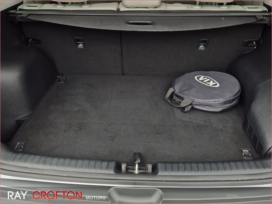 2020 Kia Niro - image 23