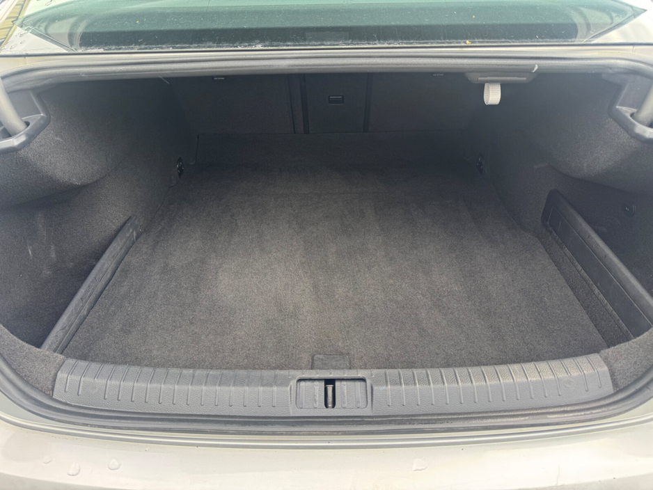 2015 Volkswagen Passat - image 13