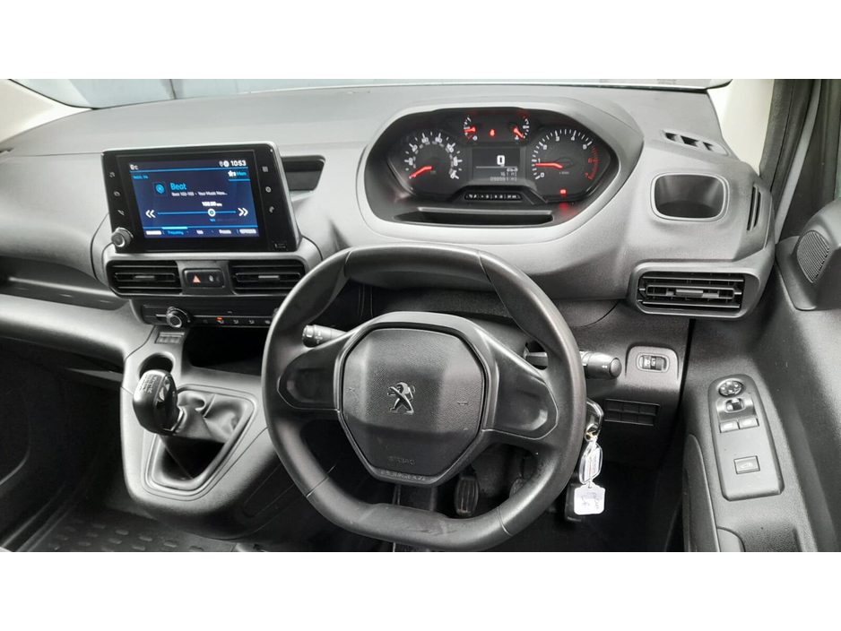 2021 Peugeot Partner - image 5