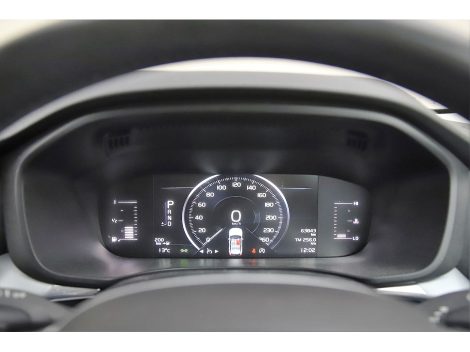 2018 Volvo XC60 - image 14