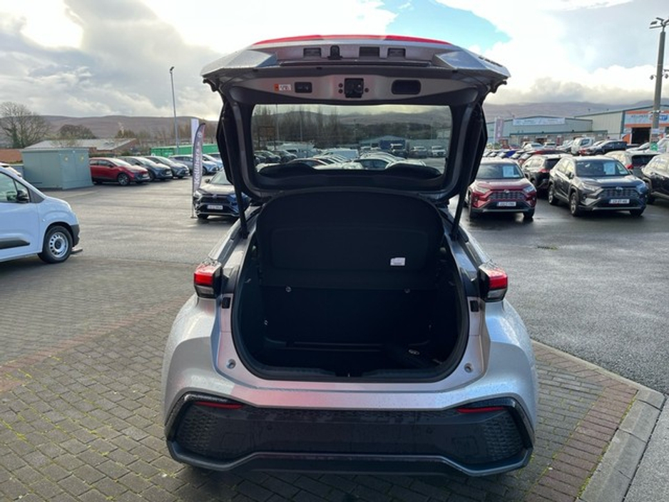 2025 Toyota C-HR - image 10