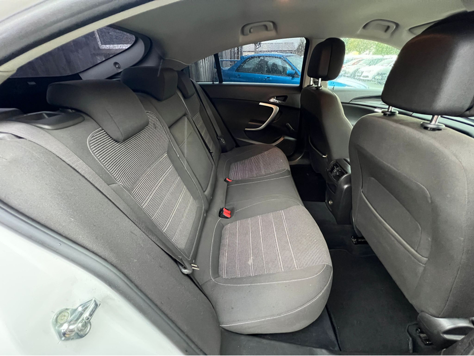 2012 Opel Insignia - image 12