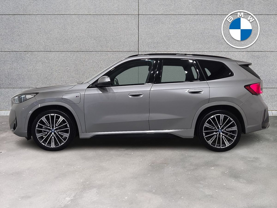 2025 BMW X1 - image 3