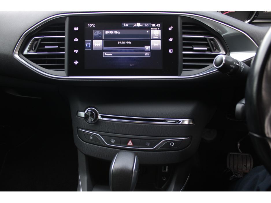 2017 Peugeot 308 - image 13