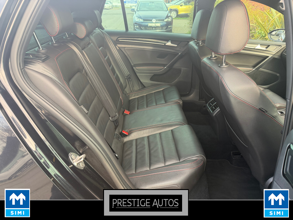 2015 Volkswagen Golf - image 9