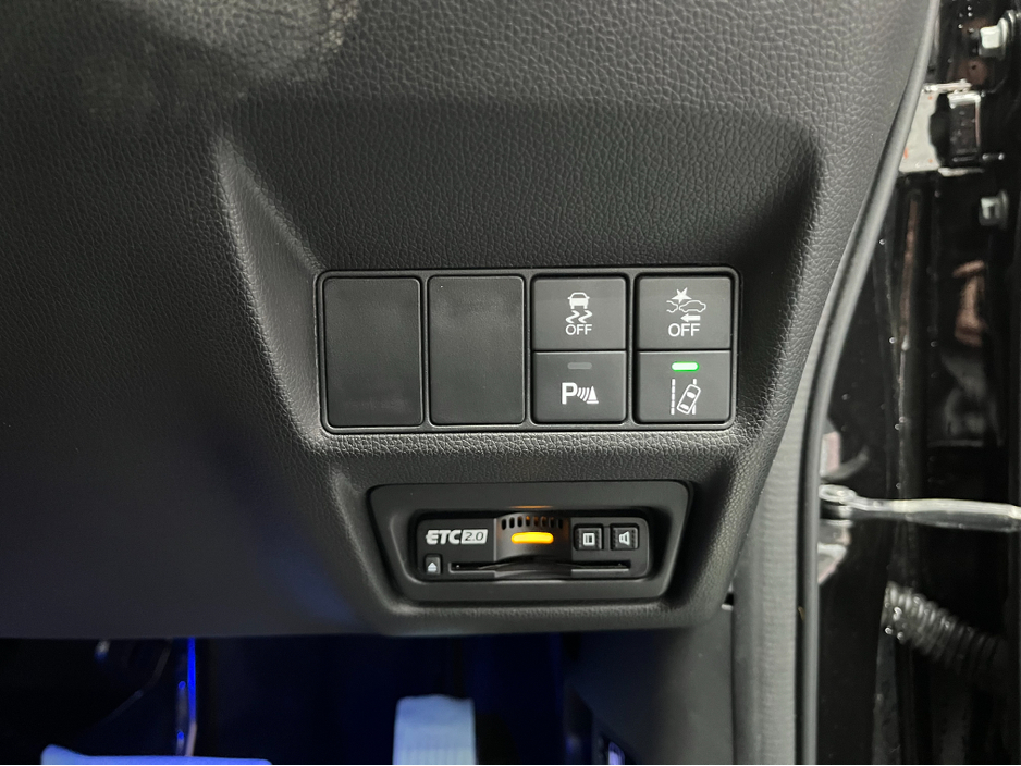 2020 Honda Stepwagon - image 12