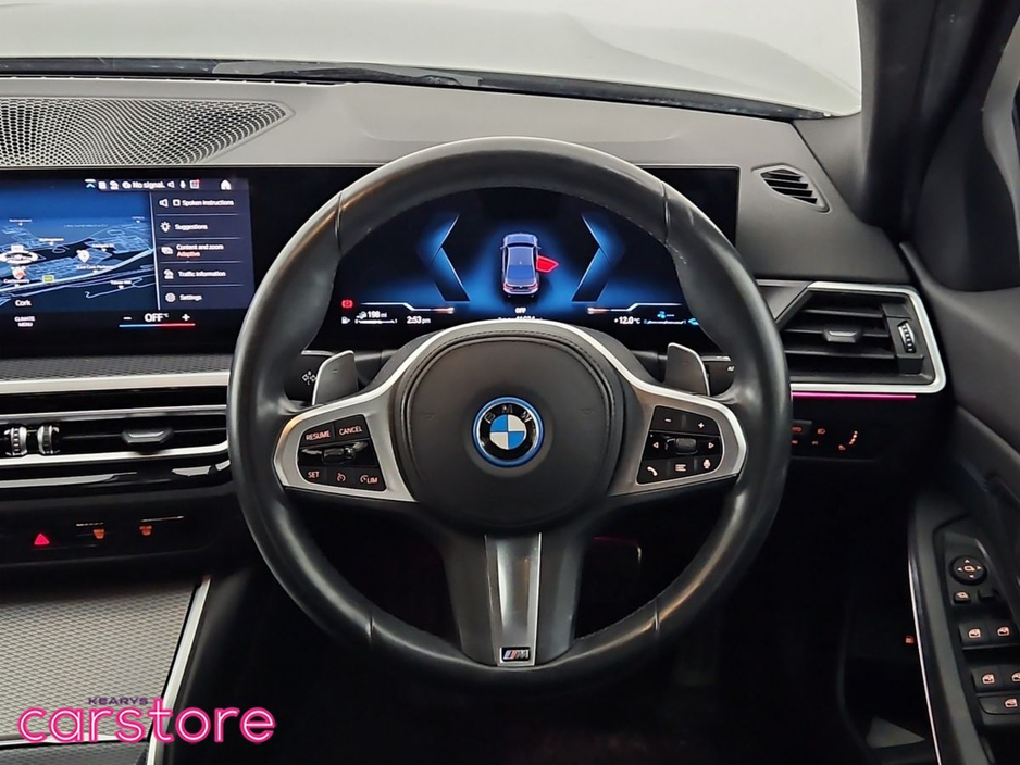 2023 BMW 3 Series - image 18