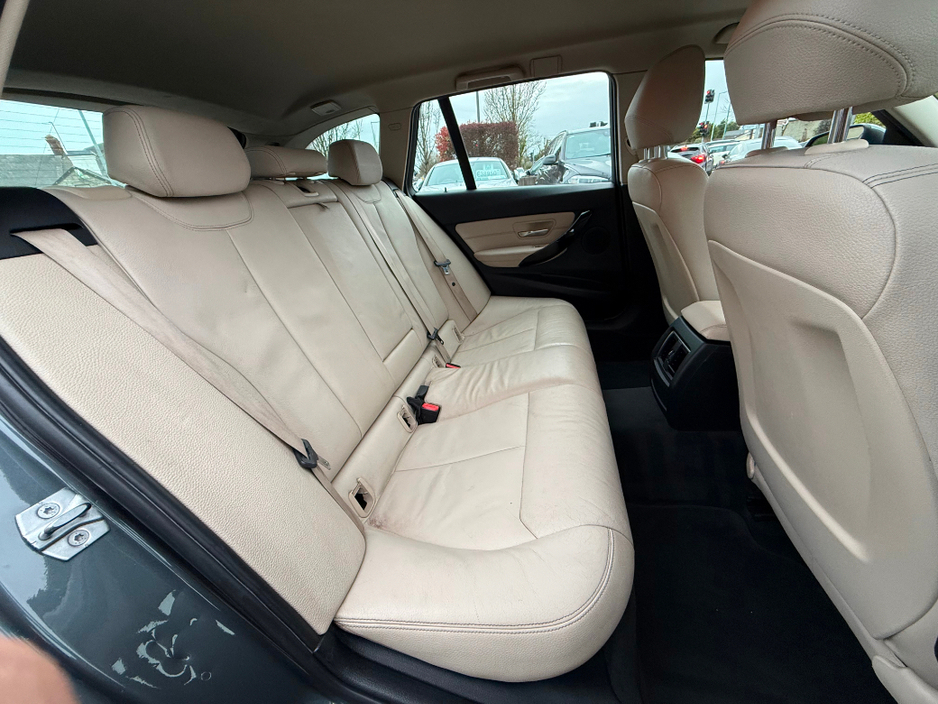 2016 BMW 3 Series - image 13