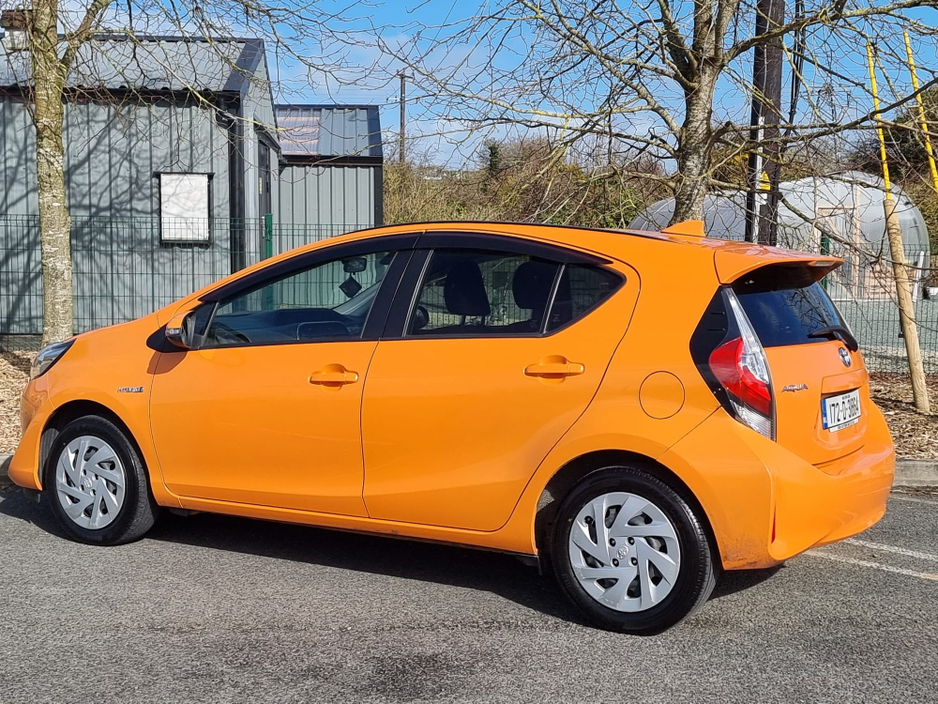 2017 Toyota Aqua - image 9