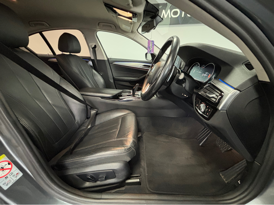 2017 BMW 5 Series - image 12