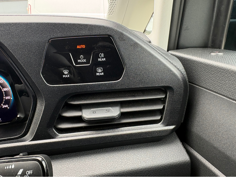 2025 Volkswagen Caddy - image 24