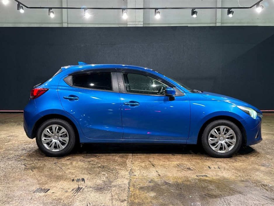 2017 Mazda Demio - image 2